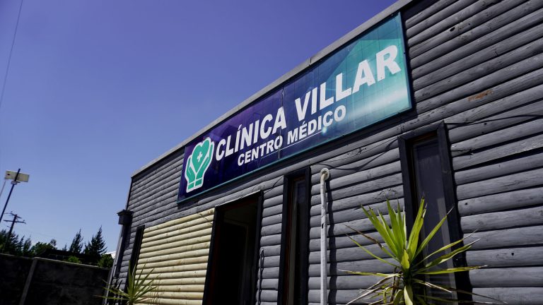 Fachada del Centro Médico Villar ubicado en Ñipas
